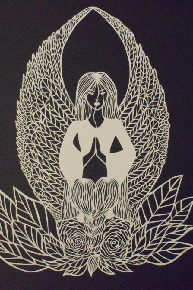 Alina Papercut Detail